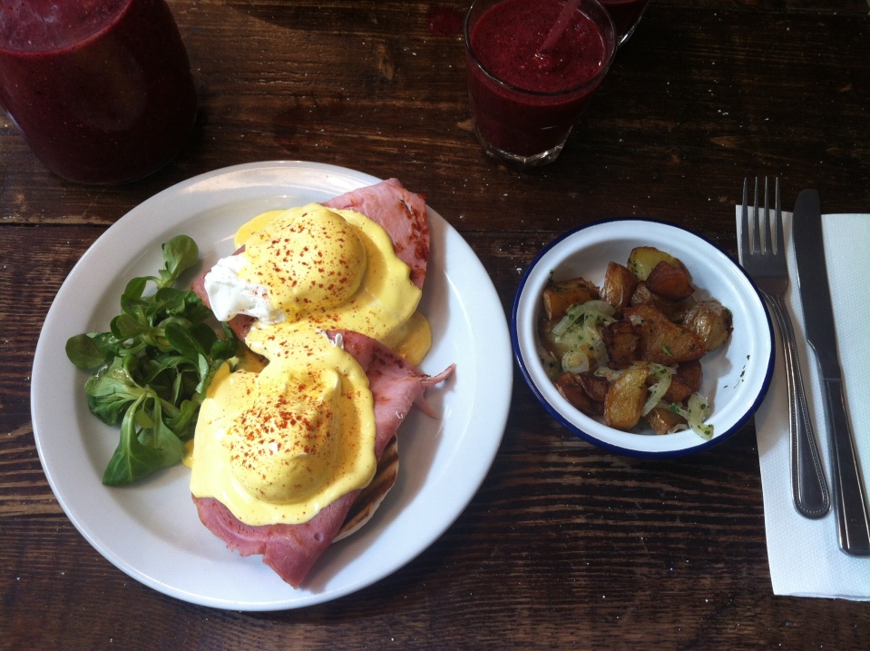 The breakfast club cafe EGGS BENEDICT