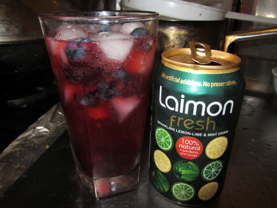 berry blast laimon fresh cocktail